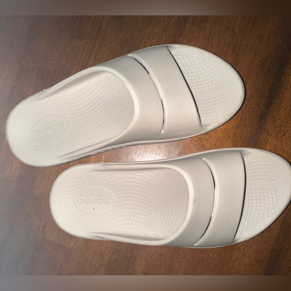 OOFOS Recovery Sandals / Slides